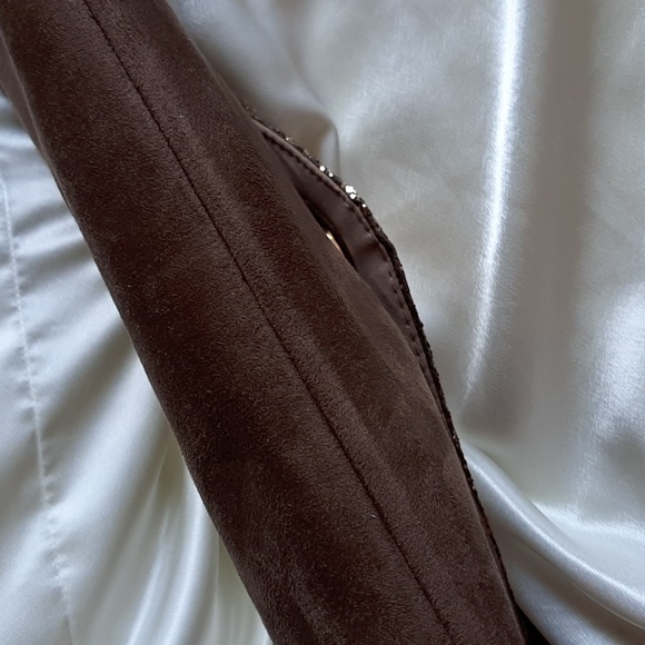 Suede like clutch purse.Detachable wrist strap.  Gold coloured sparkly t… - Picture 10 of 10